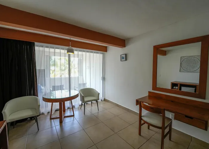 Hotel & 4*